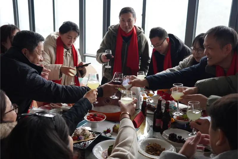 China Honglong Used Passenger Bus Company held its annual industry exchange conference, bringing together domestic and international industry players to discuss and plan for future development.